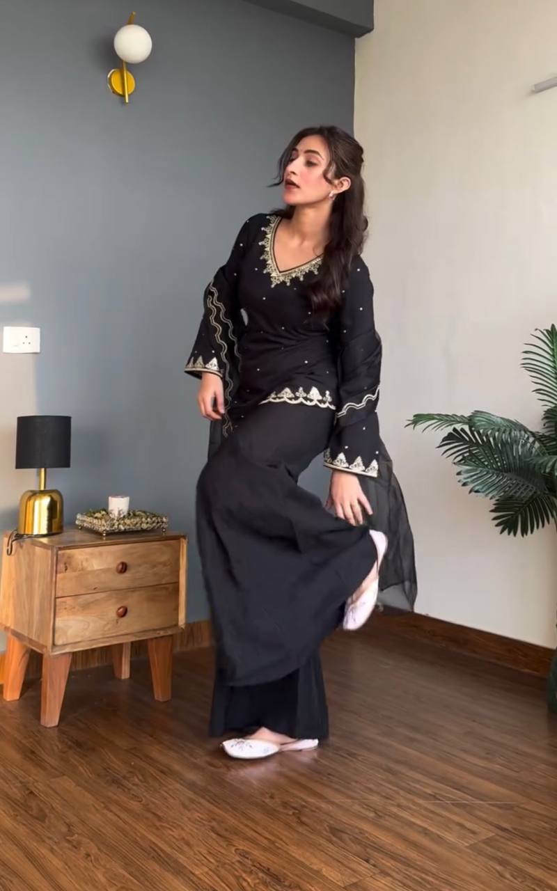 Luxe Onyx Tie-Back Festive Ensemble